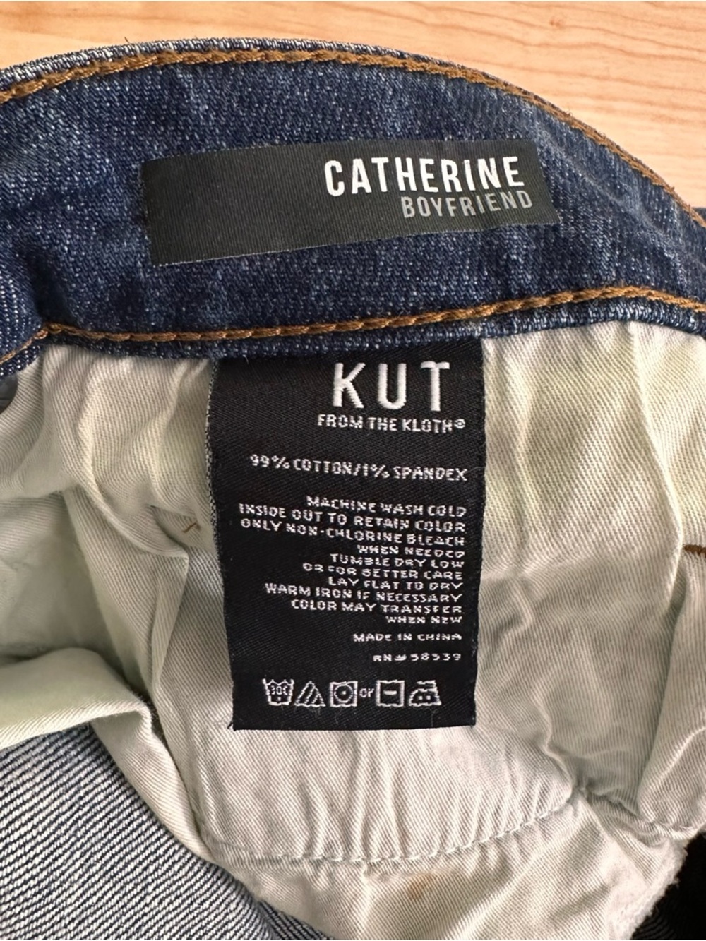 Kut From The Kloth distressed Catherine Boyfriend Jeans, Size 14 - Picture 8 of 9